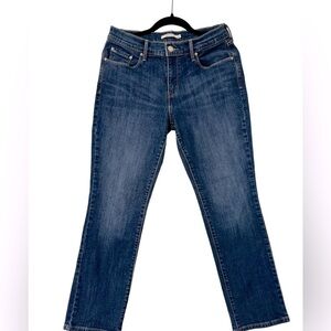 Levi’s 505 Straight Jeans For Women. Size 8. Dark Wash.